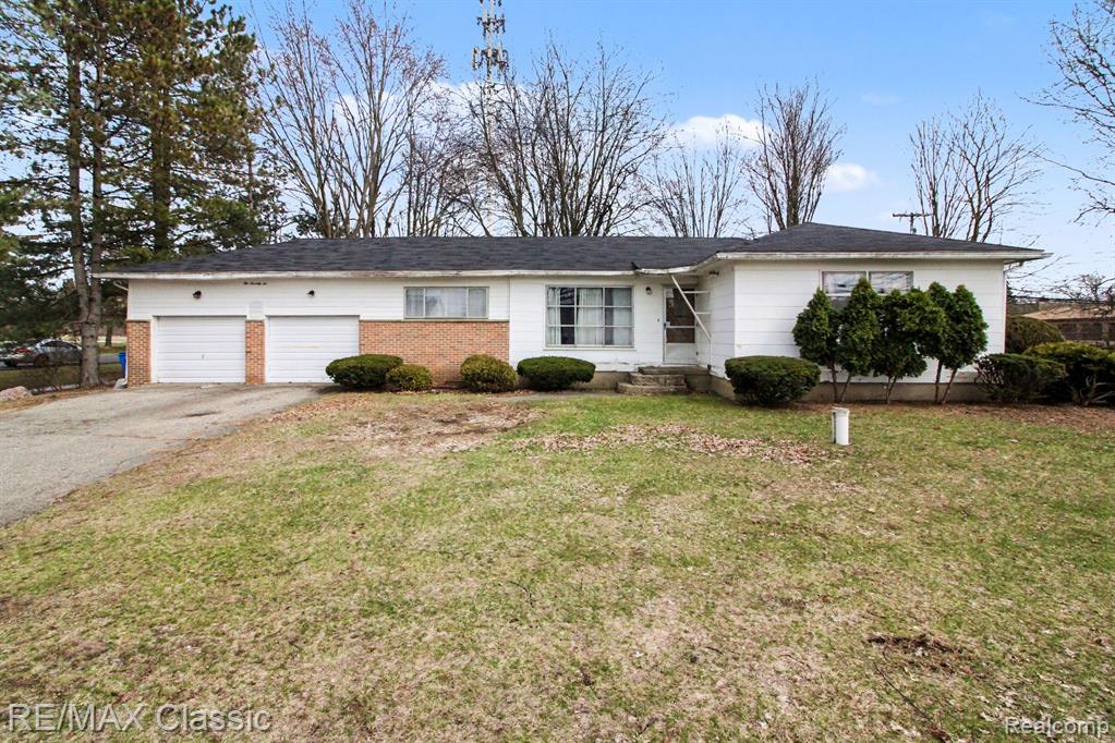 1076 Benstein Road, Commerce Twp, MI 48390 — front exterior