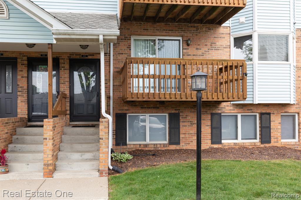 233 PINEWOOD Circle, Plymouth, MI 48170 — Photo 23
