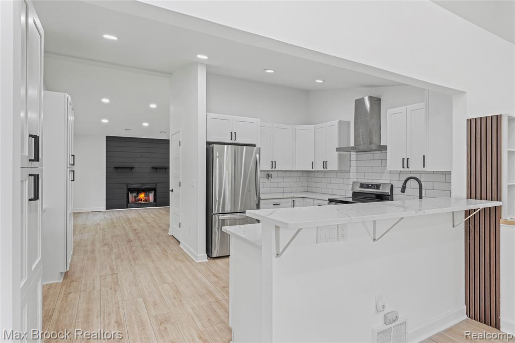 4241 S Shore Street, Waterford, MI 48328 — Photo 10