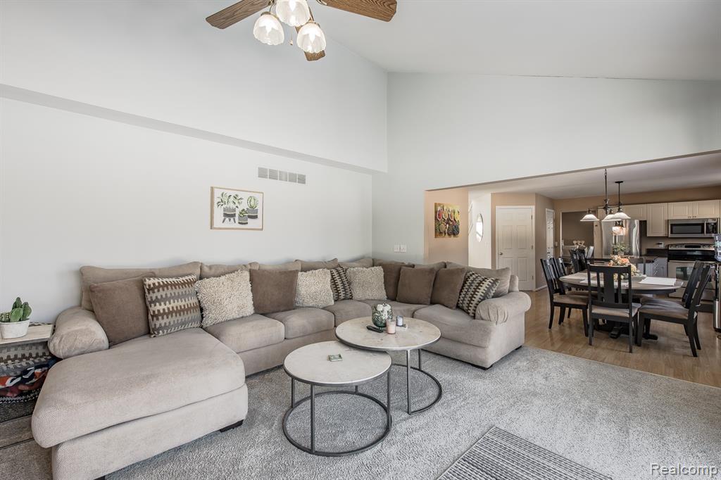 4930 Fox Chase Drive, White Lake, MI 48383 — Photo 16