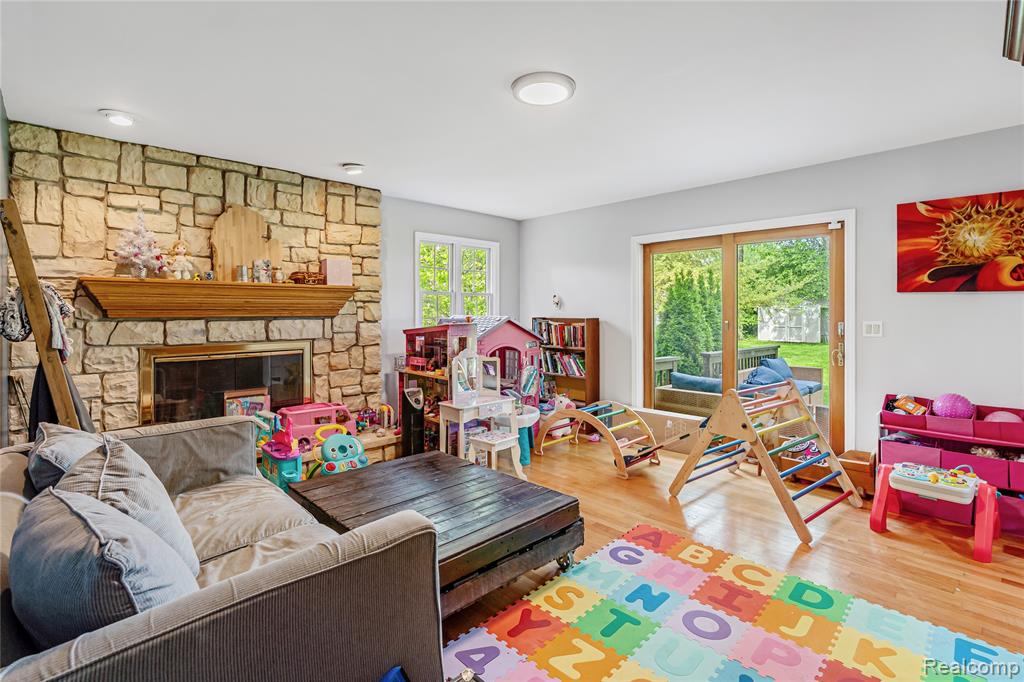 1070 Woodview Drive, Flint, MI 48507 — Photo 29