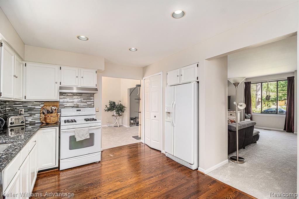 4176 EMERALD PINES Drive, Commerce Twp, MI 48390 — Photo 5