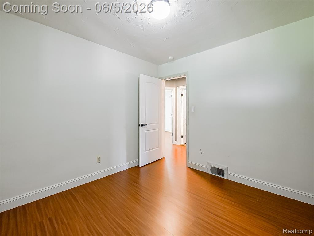 719 E Summit Street, Milford, MI 48381 — Photo 8
