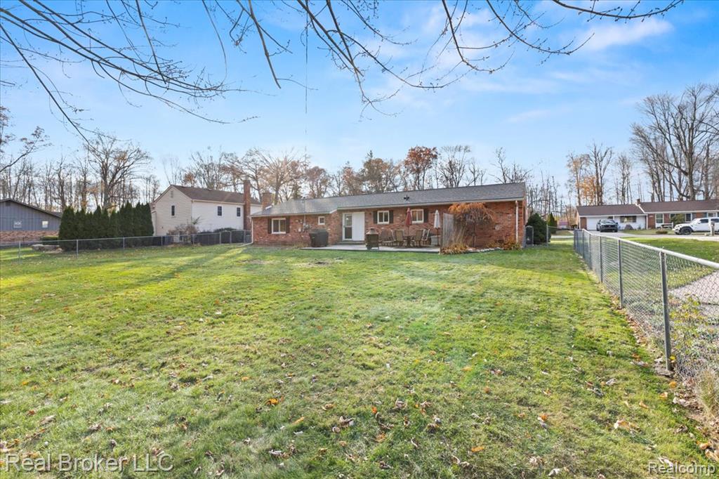 52048 Brentwood Drive, Shelby Twp, MI 48316 — Photo 41