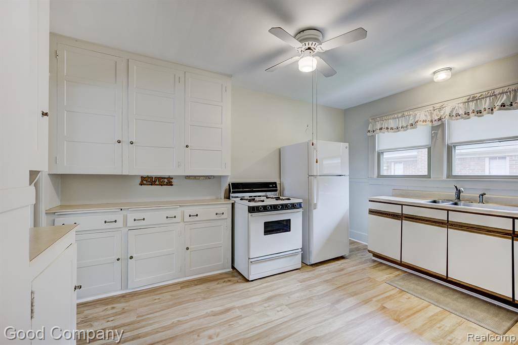 515 W Golden Gate, Highland Park, MI 48203 — Photo 32
