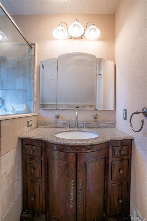 1481 Oxford Road, Grosse Pointe Woods, MI 48236 — Photo 13