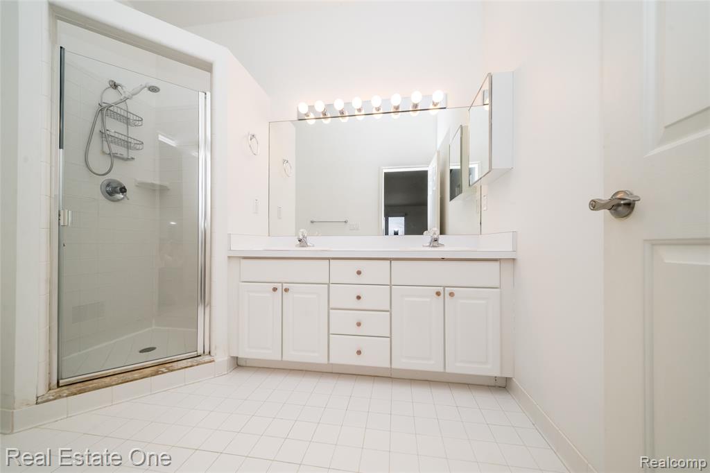 24099 Tana Court, Farmington, MI 48335 — Photo 45