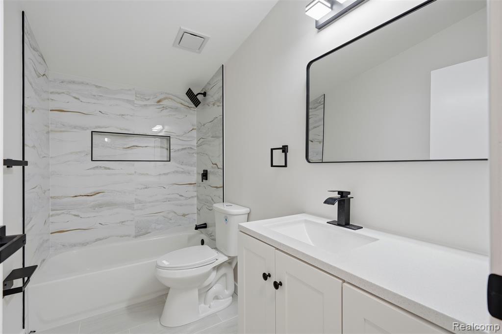 4420 Dublin Road, Burton, MI 48529 — Photo 22