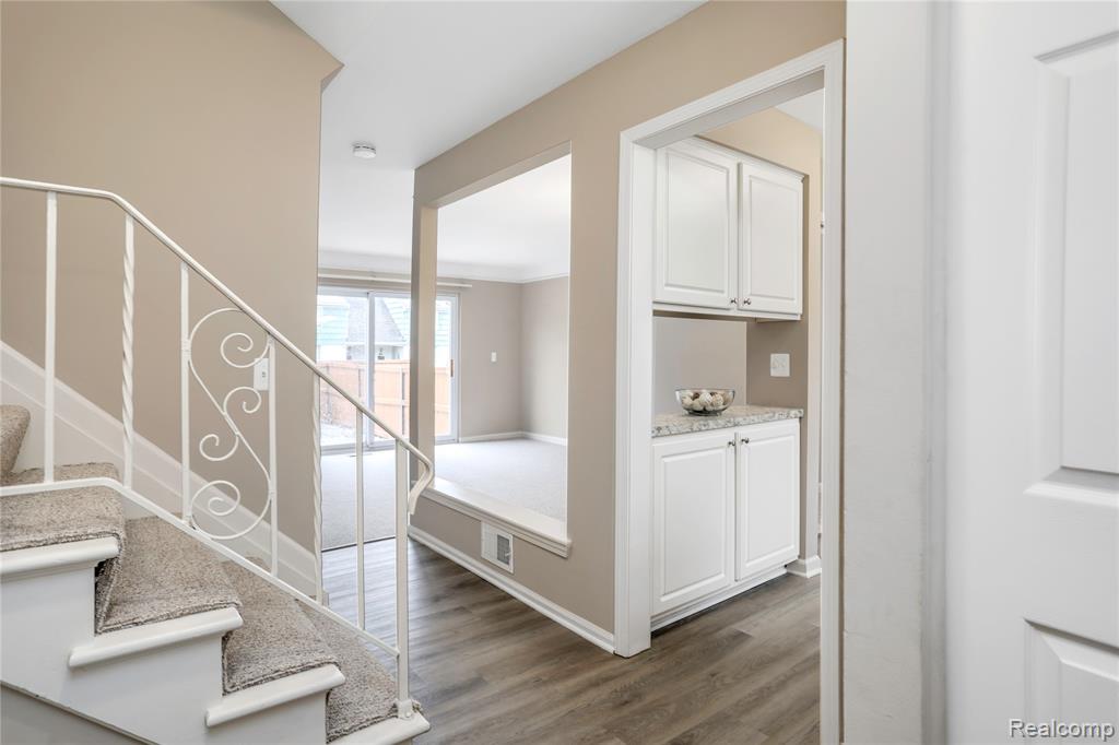 930 broadacre, Clawson, MI — Photo 2