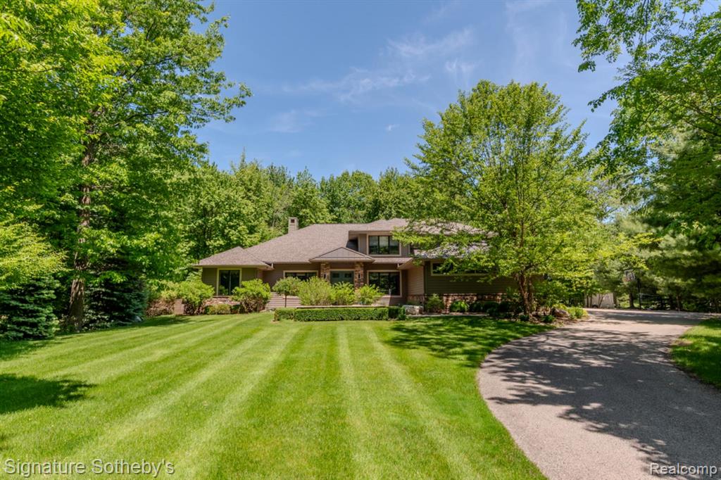 3479 E Shady Ridge Lane, Midland, MI 48642