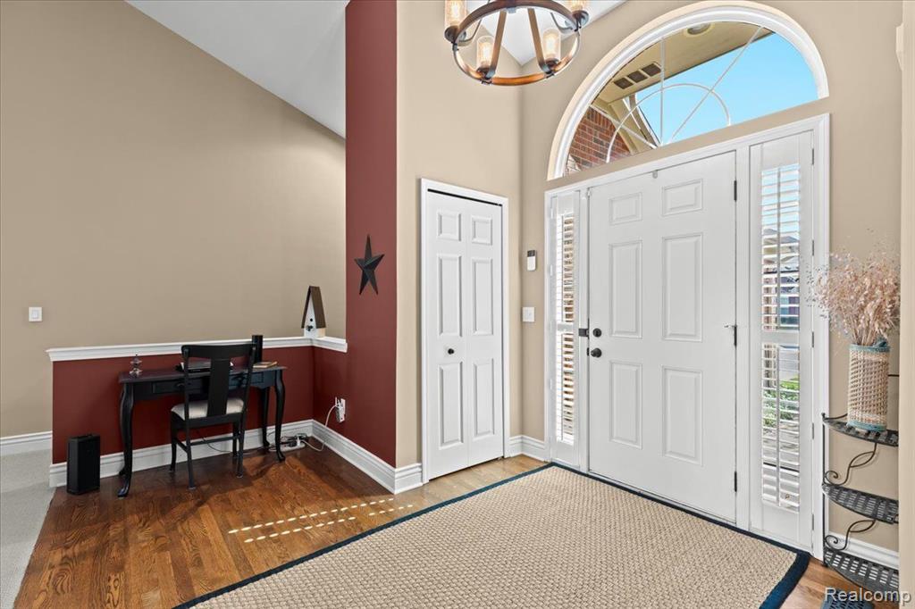 819 WOODHAVEN Drive, Commerce Twp, MI 48390 — Photo 5