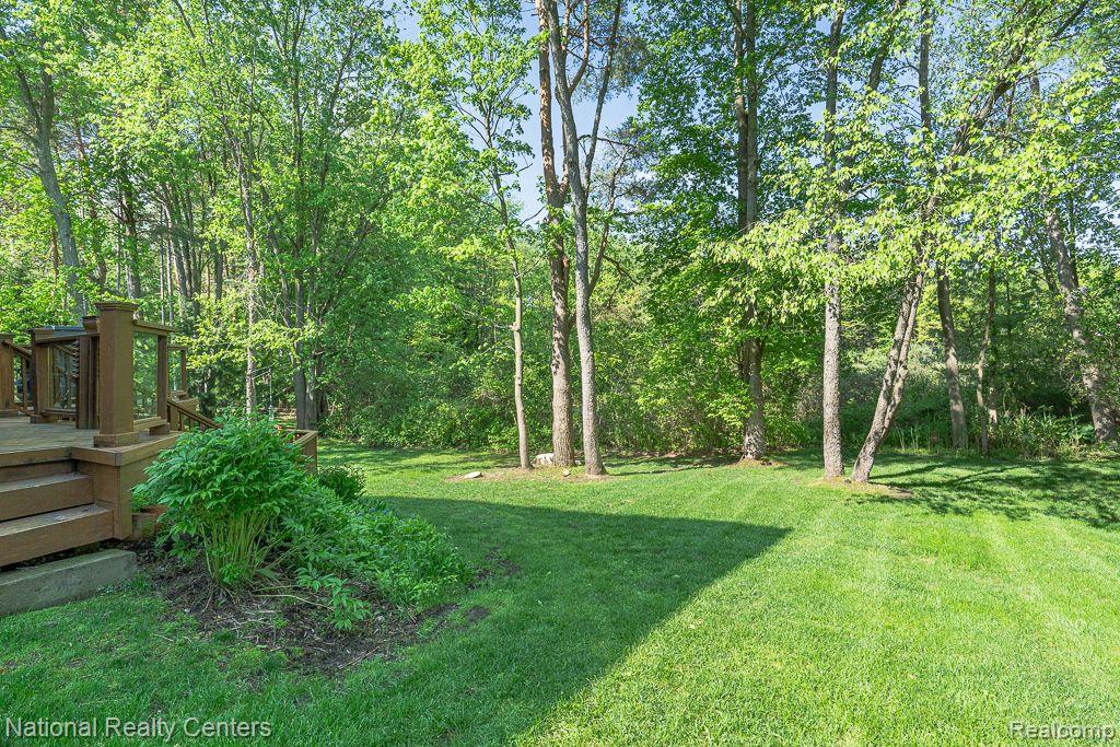 7914 BROOKWOOD Drive, Clarkston, MI 48348 — Photo 34