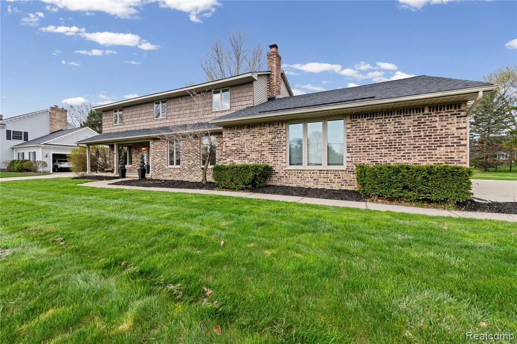 9332 Oakmont Drive, Grand Blanc, MI 48439 — Photo 2