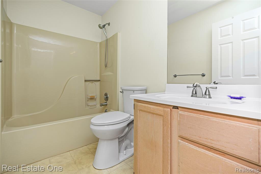4642 Ponderosa Street, Commerce Twp, MI 48382 — Photo 22