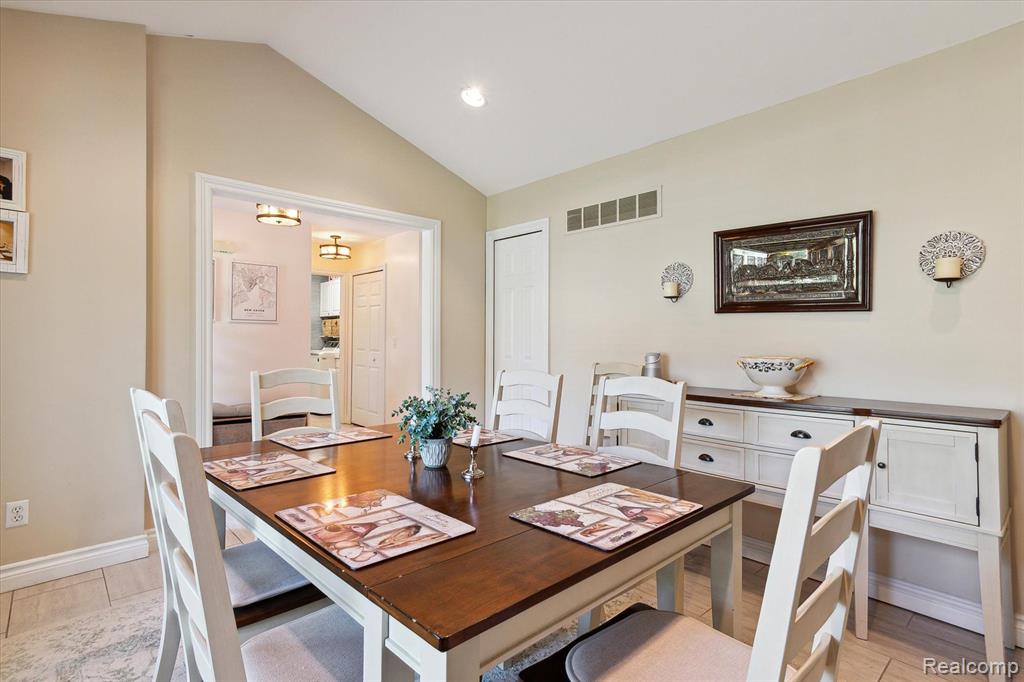 21111 GREENBRIAR Lane, South Lyon, MI 48178 — Photo 14