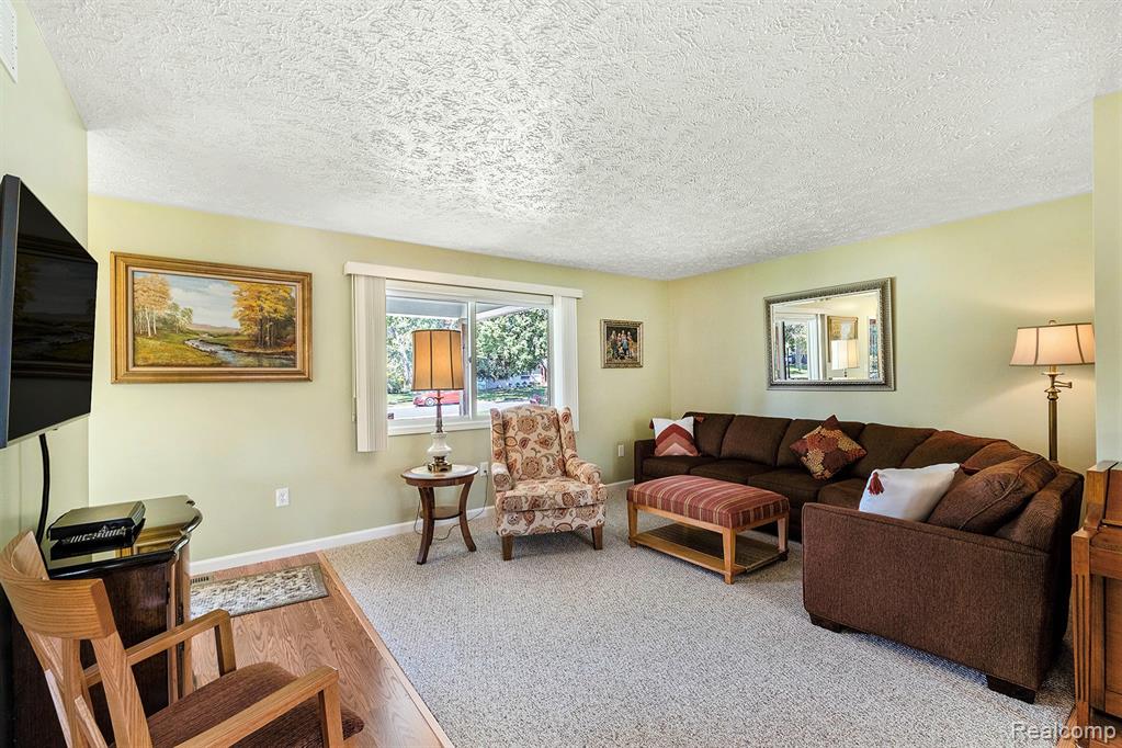 457 Inverness Street, Howell, MI 48843 — Photo 10