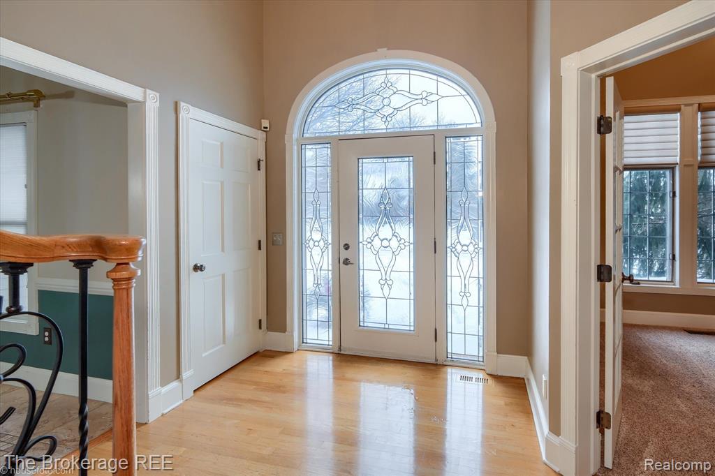 5475 Woodfield Parkway, Grand Blanc, MI 48439 — Photo 8