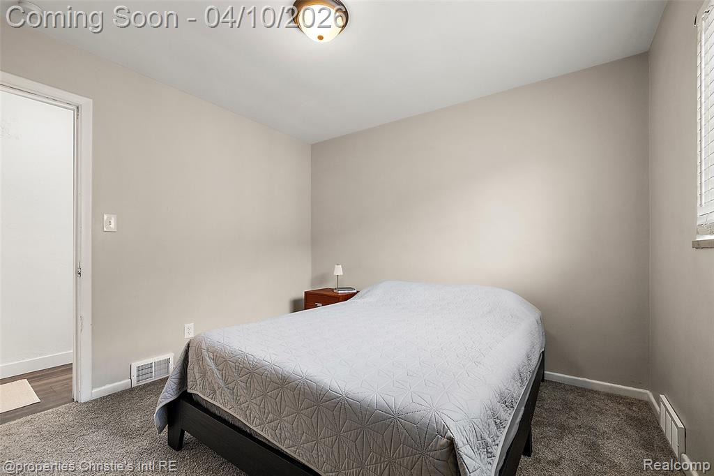 24658 Roanoke Avenue, Oak Park, MI 48237 — Photo 19