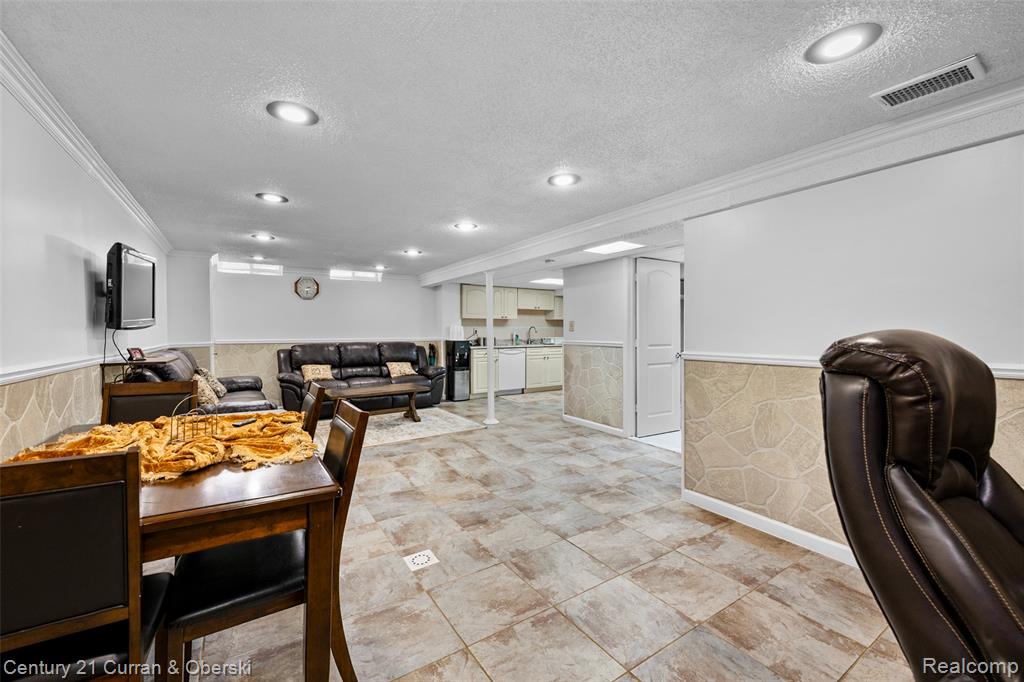 741 Berwyn Street, Dearborn Heights, MI 48127 — Photo 32