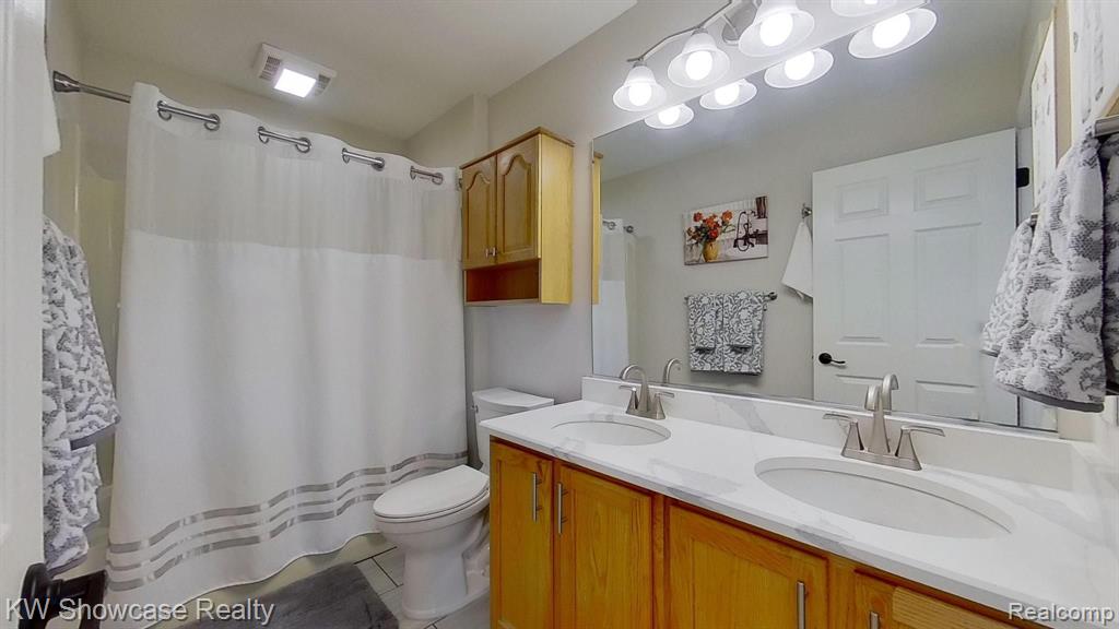 8258 HUMMINGBIRD Drive, Ypsilanti, MI 48197 — Photo 35