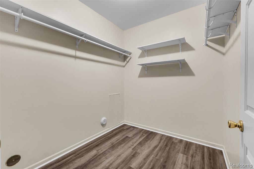 5589 TWIN OAKS Drive, Sterling Heights, MI 48314 — Photo 26