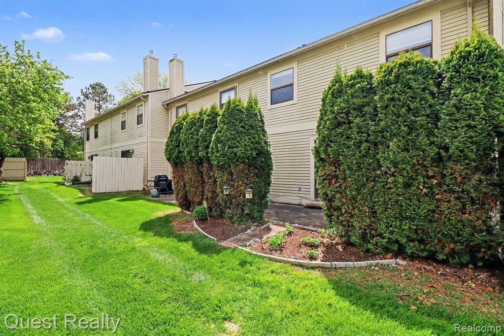 5673 Drake Hollow W Drive W, West Bloomfield, MI — Photo 27