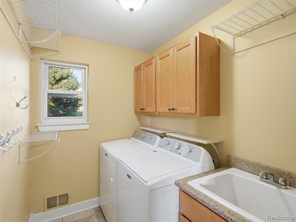 1232 Thorn Ridge Drive, Howell, MI 48843 — Photo 35