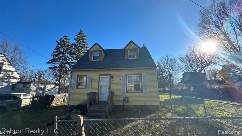 905 Pleasant Street, Saginaw, MI 48602 — front exterior