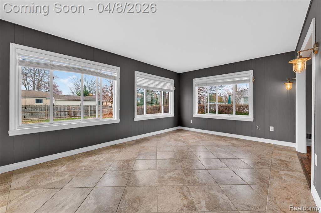22184 Derby Road, Woodhaven, MI 48183 — Photo 12