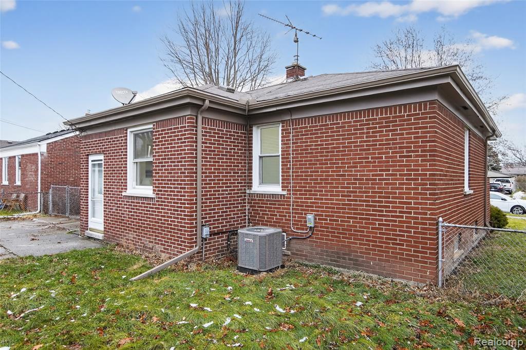8664 Louise Avenue, Allen Park, MI 48101 — Photo 40