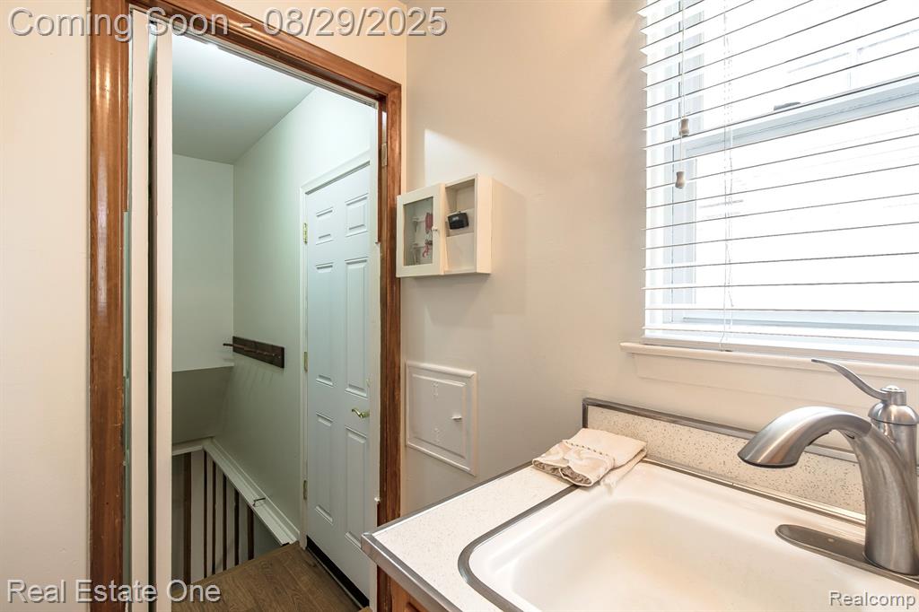 524 Elizabeth Street, Rochester, MI 48307 — Photo 13