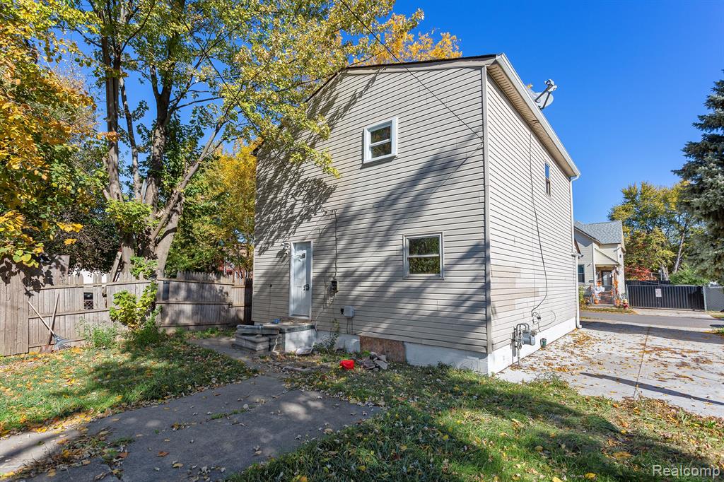 4383 CICOTTE Street, Detroit, MI 48210 — Photo 8
