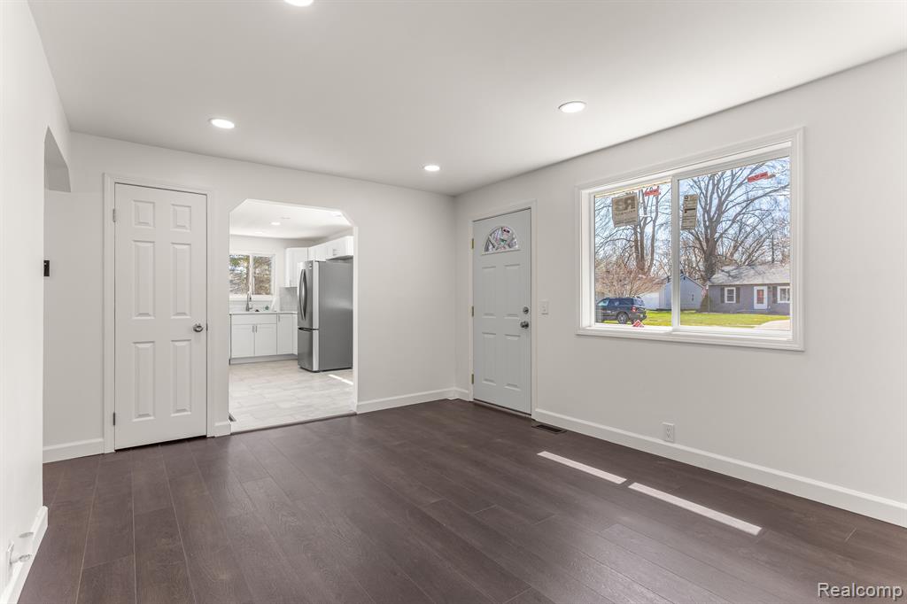 291 ALMONT Avenue, Almont, MI 48003 — Photo 5