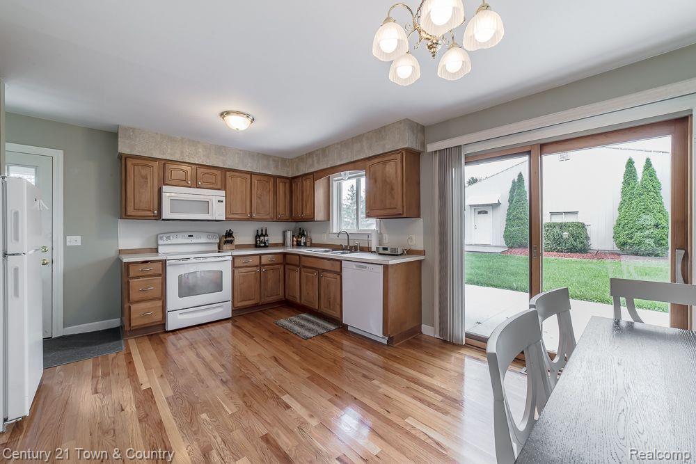 8119 FENTON Road, Grand Blanc, MI 48439 — Photo 7