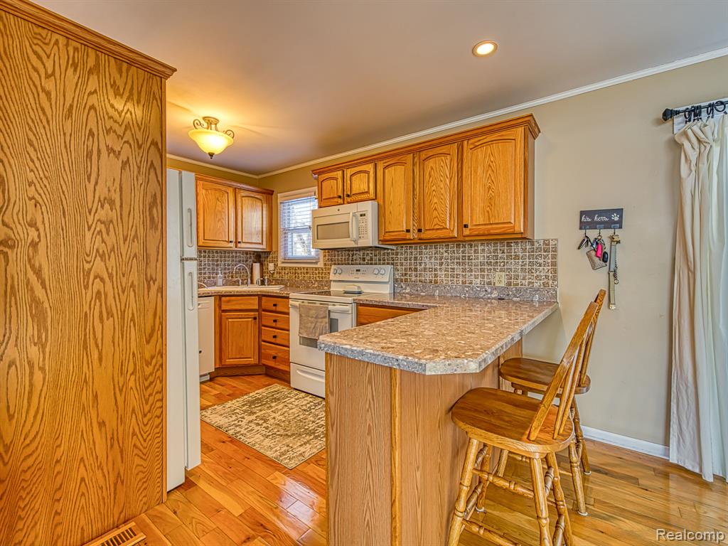 104 Valley Drive, Hudson, MI 49247 — Photo 7