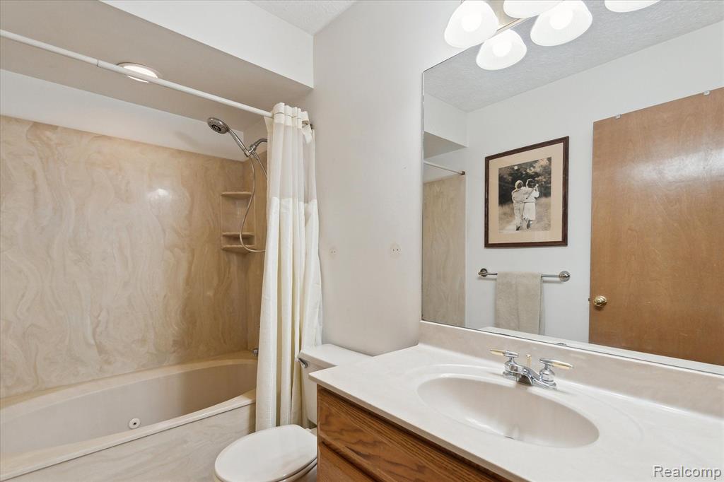 7694 THUNDER BAY Drive, Pinckney, MI 48169 — Photo 33