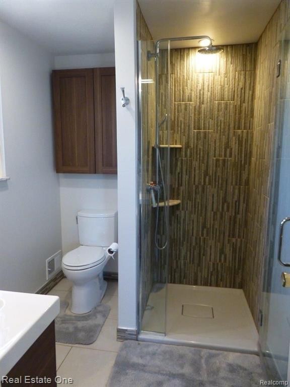 5837 FOLKSTONE Drive, Troy, MI 48085 — Photo 24