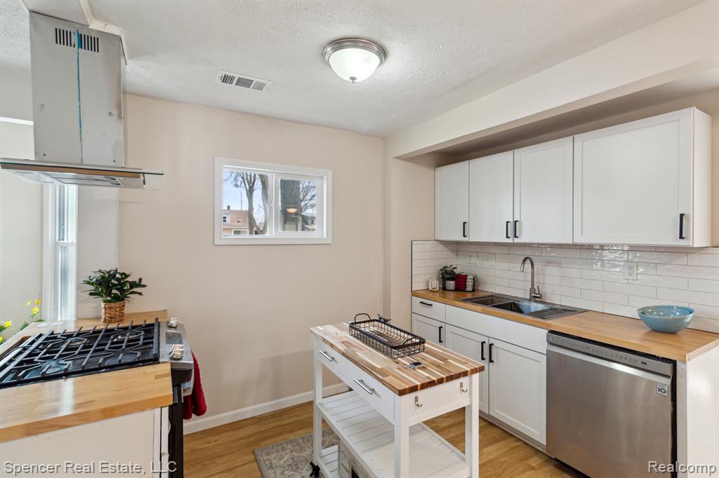 8931 Fremont Street, Livonia, MI 48150 — Photo 11