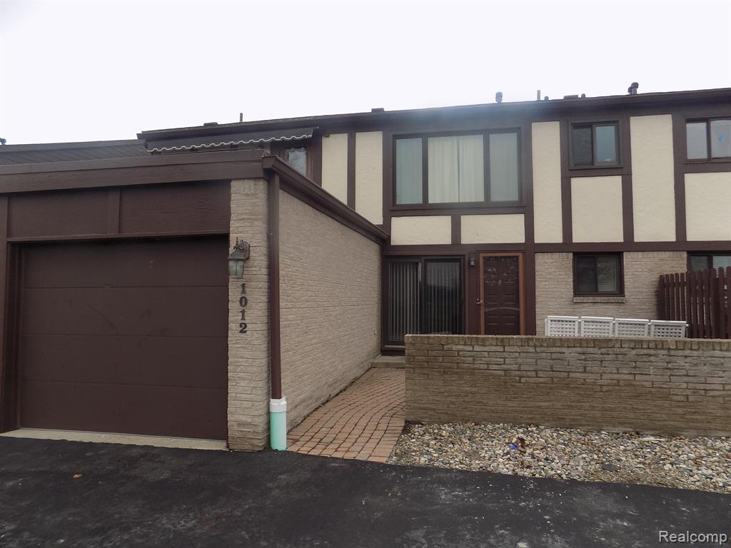 1012 COUNTRY CLUB Drive, Saint Clair Shores, MI 48082
