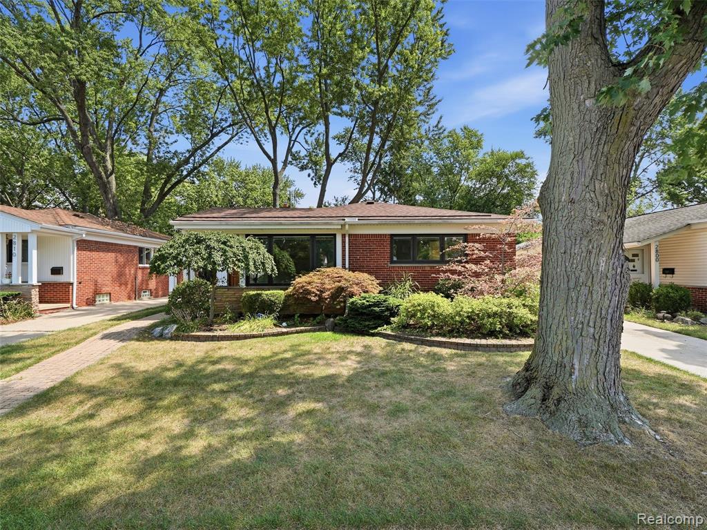 2806 Oliver Road, Royal Oak, MI 48073