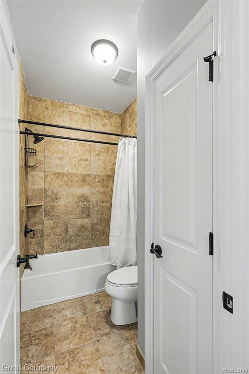 900 Watersmeet Drive, Oxford, MI 48371 — Photo 38