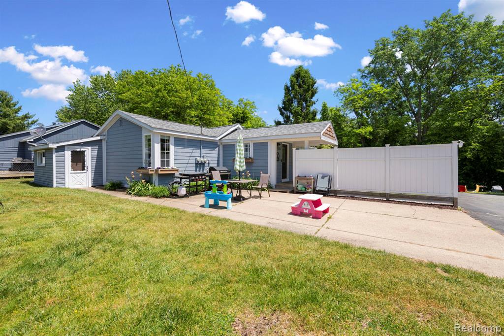 1570 Tamson Street, West Bloomfield, MI 48324 — Photo 45
