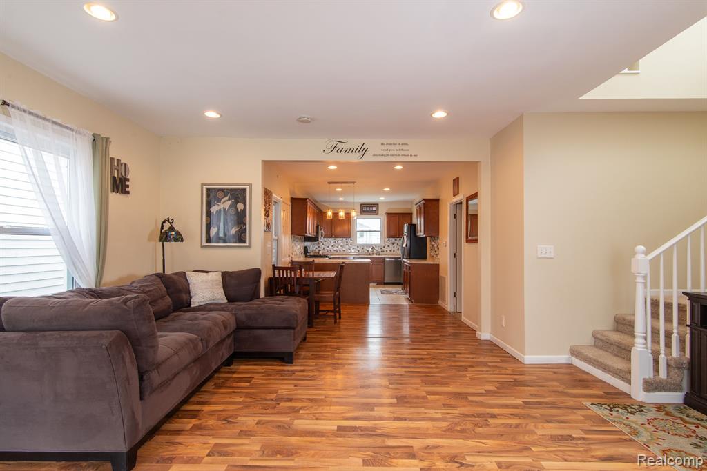 611 PLUM Street, Wyandotte, MI 48192 — Photo 5