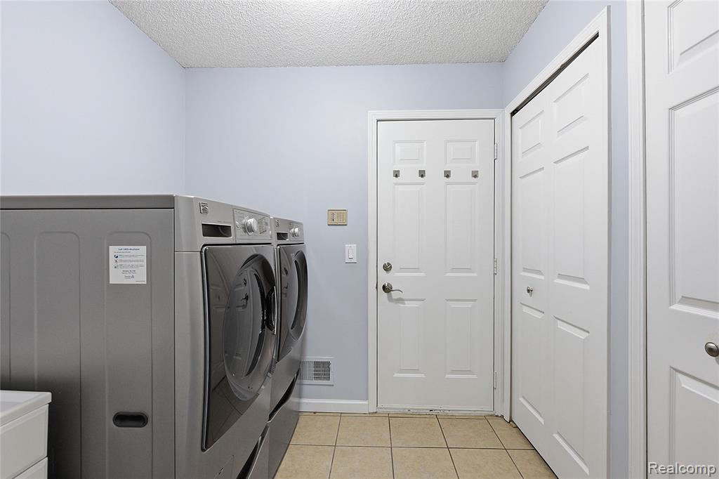 7154 Westchester, West Bloomfield, MI — Photo 19