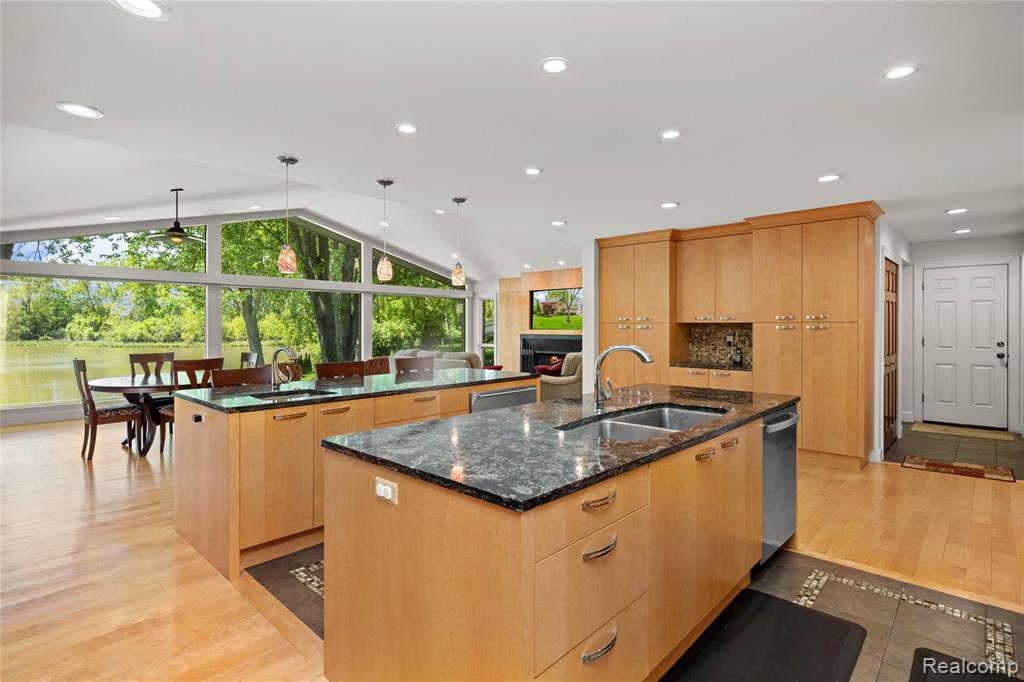 4700 S Valleyview Road, West Bloomfield, MI 48323 — Photo 8
