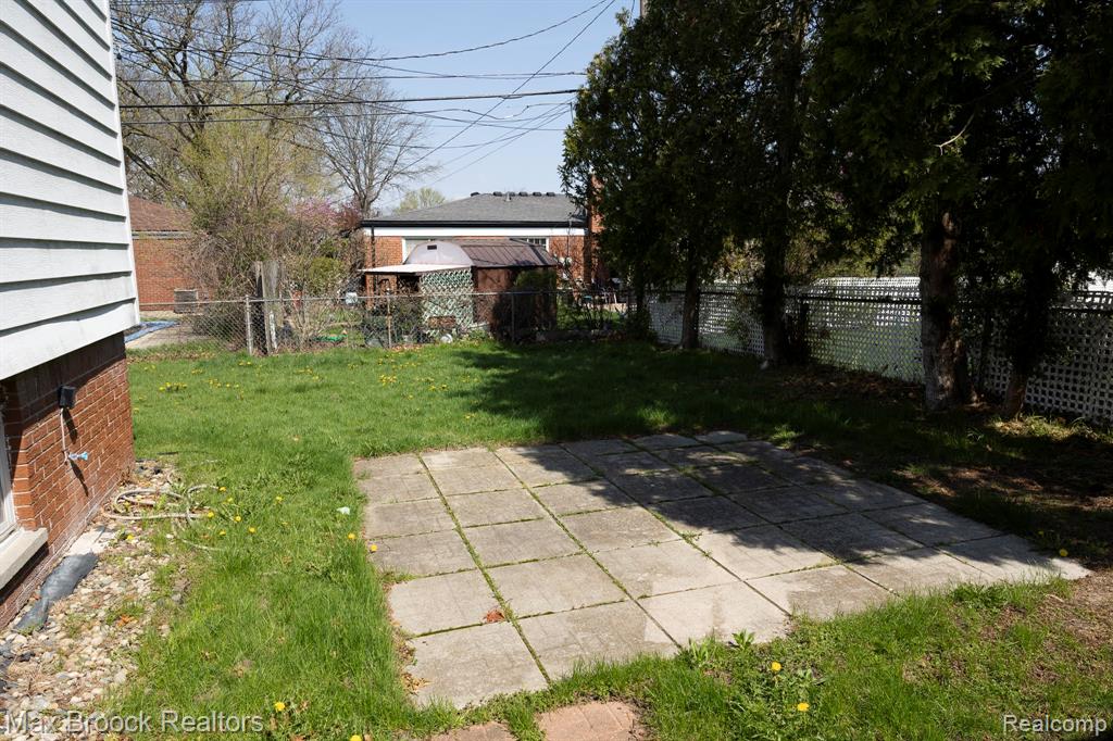 4829 WOLGAST Drive, Warren, MI 48092 — Photo 45