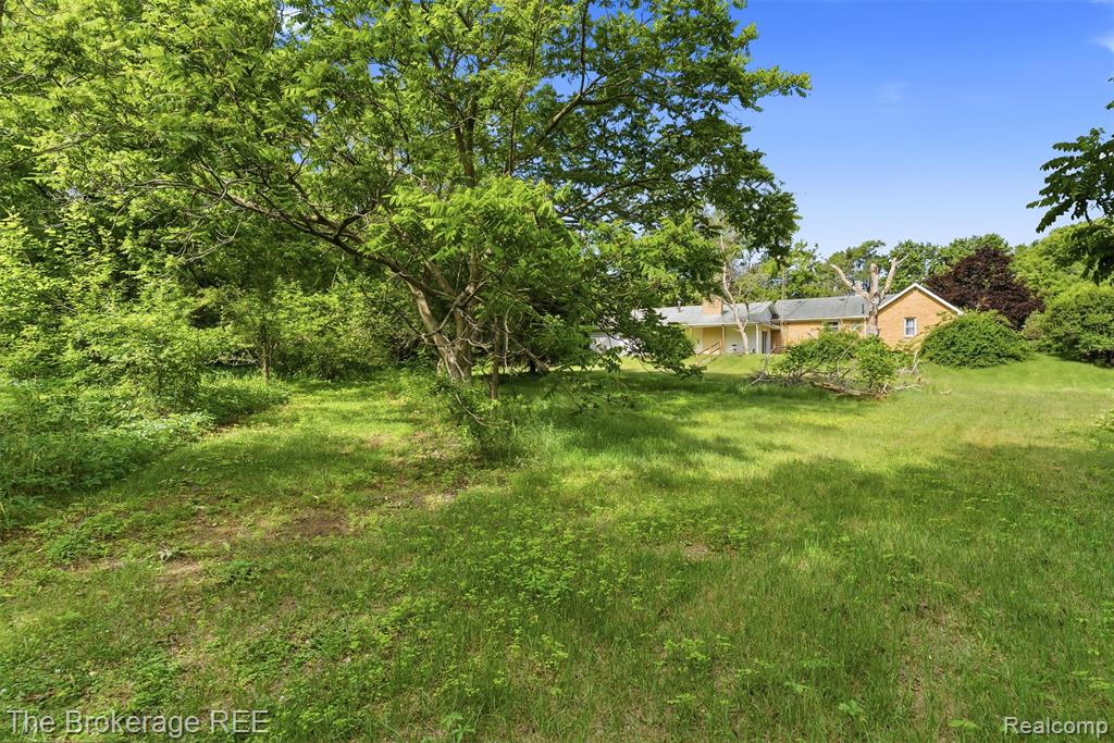 3290 Drexel Avenue, Flint, MI 48506 — Photo 9
