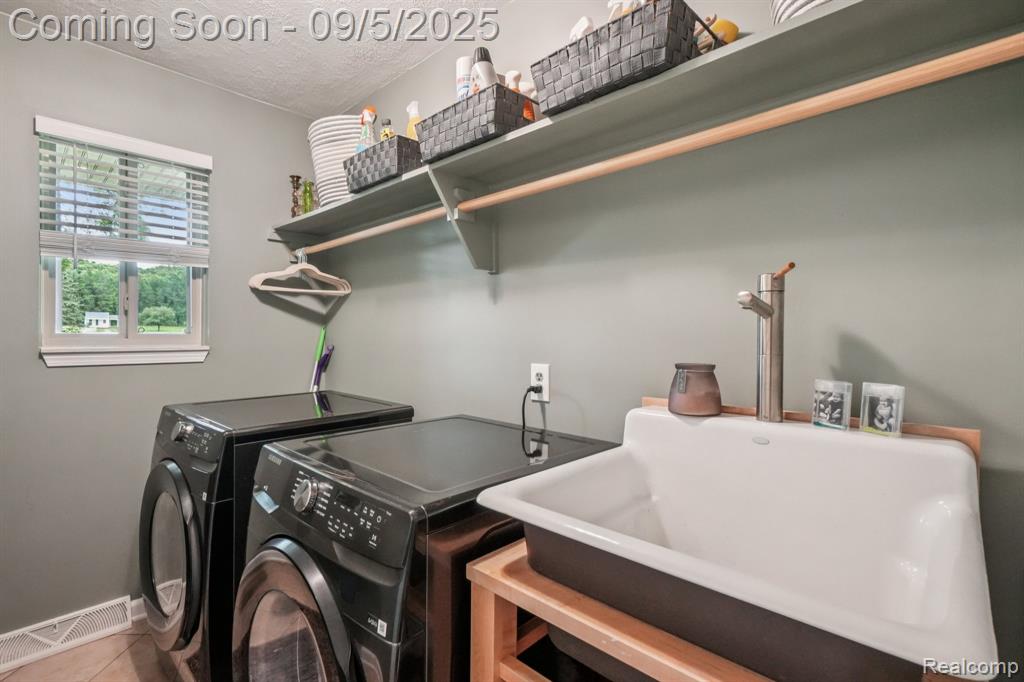 8127 Sleepy Time Court, Clarkston, MI 48348 — Photo 19