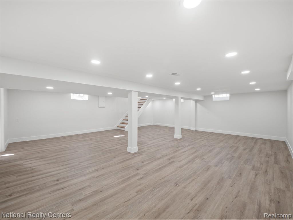 8875 KENBERTON Drive, Oak Park, MI 48237 — Photo 29