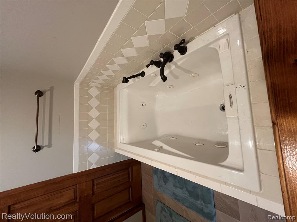 5885 Skyview Drive, Imlay City, MI 48444 — Photo 16